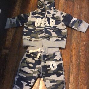 Authentic Gap sweatsuit